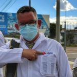 No les permiten a los médicos cubanos en Perú atender a pacientes de las salas de cuidados intensivos