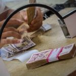Cubanos que trabajen para empresas extranjeras en la isla no recibirán su salario en dólares sino en moneda nacional