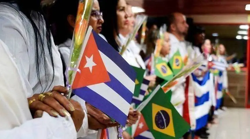 Gobierno de Brasil concede permiso de trabajo a cientos de médicos cubanos que desertaron en ese país