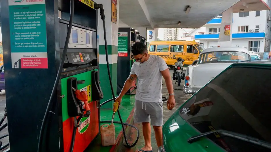 CIMEX sigue con los inventos que hacen más complicado el proceso para que la población pueda comprar combustible en las gasolineras