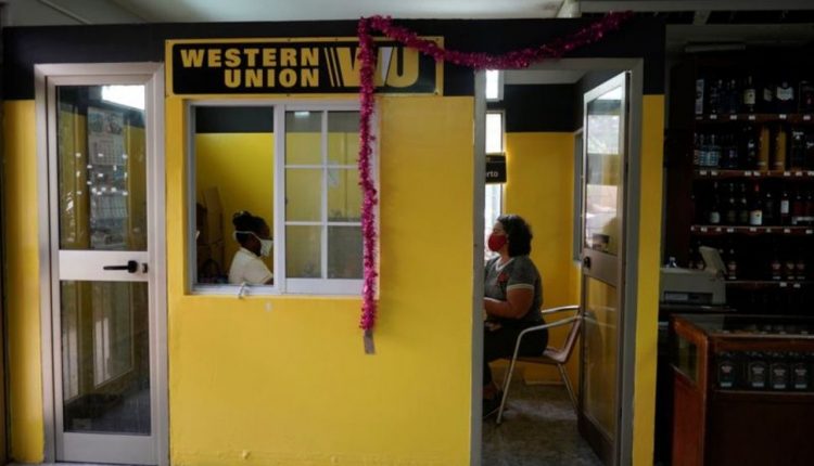 El Gobierno cubano estaría preparando el terreno para que las remesas que se envíen a través de Western Union sean depositadas directamente en tarjetas en MLC