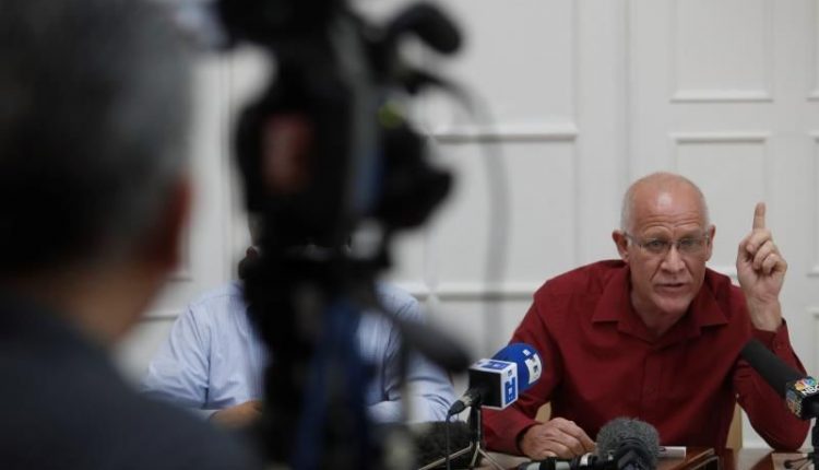 Viceministro de Cultura de Cuba defiende los "empujones y manotazos" contra