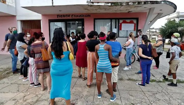 ¿Camina Cuba al fin del socialismo y la prometida 'igualdad social' con los nuevos precios que está enfrentando la población?