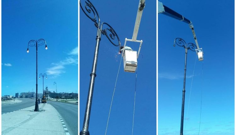 Gobierno cubano moderniza las farolas de las zonas más antiguas del Malecón de La Habana con sistemas de iluminación leds