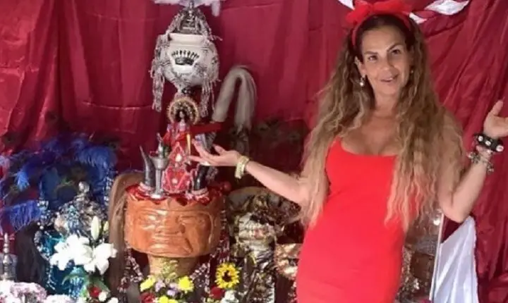Vedette cubana Niurka Marcos celebra sus ocho años de santo con un gran altar: "Gracias a mi papá Changó"