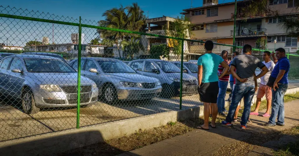 Indignación por el precio de los automóviles que el Gobierno promociona en dólares y que son vendidos en la isla por CIMEX