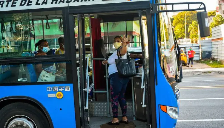 Gobierno cubano anuncia que comenzará a "estudiar y analizar" el precio del transporte público en La Habana