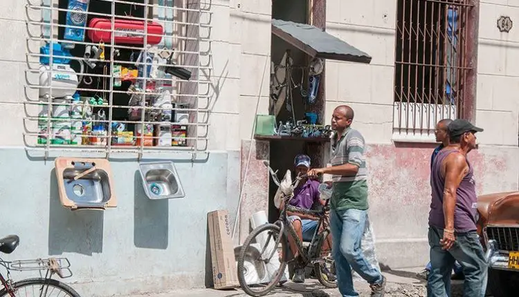 ¿Son los revendedores en Cuba oportunistas sin vergüenza o emprendedores?