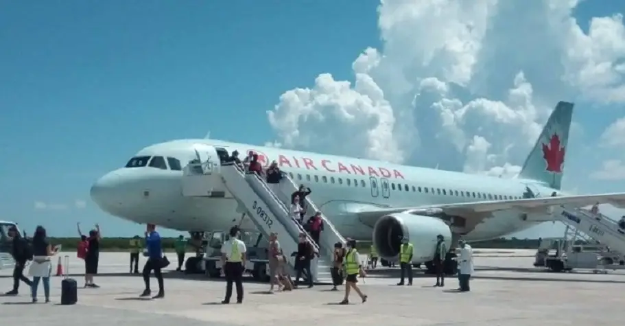 Gobierno canadiense critica a las aerolíneas de ese país que promueven viajes turísticos a Cuba en medio de la pandemia