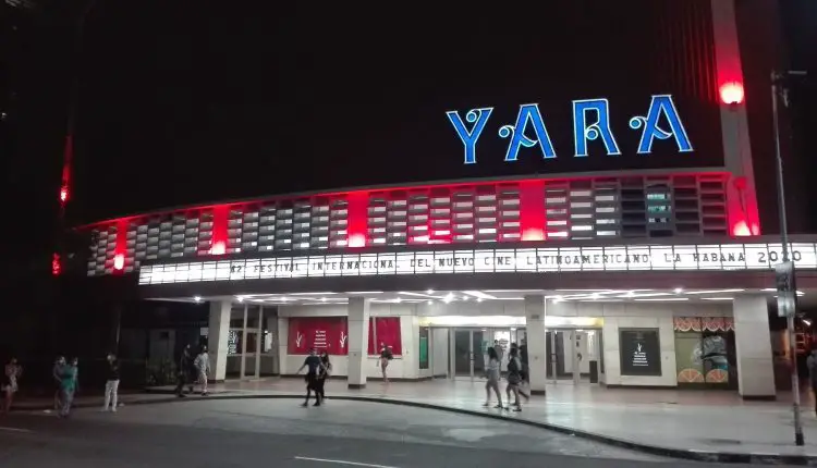 Gobierno cubano recula y baja los precios de las entradas de los cines y teatros luego de comprobar que se estaban quedando "vacías" las funciones