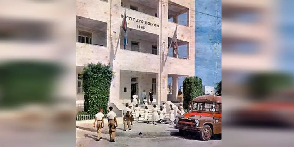 ¿Cuántas escuelas privadas existían en Cuba antes de 1959?