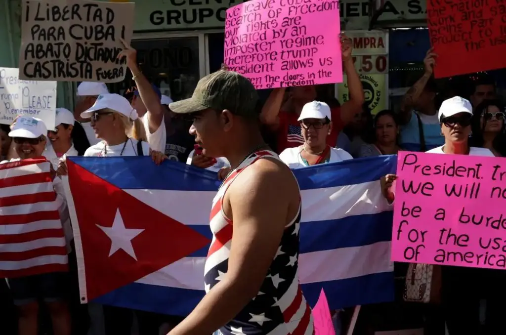 Más de 100 mil cubanos esperan en la frontera de México - Estados Unidos para solicitar asilo político y cumplir su "sueño americano"