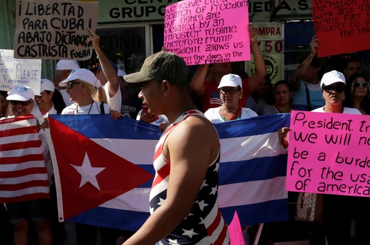 Más de 100 mil cubanos esperan en la frontera de México - Estados Unidos para solicitar asilo político y cumplir su "sueño americano"