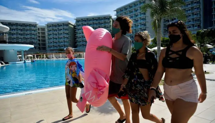 La mayoría de los hoteles en Cuba comenzarán desde julio a cobrar en dólares sus servicios de bares y piscinas