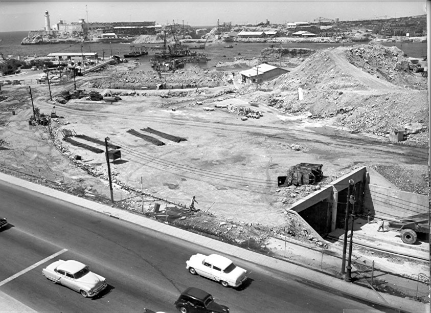 El proceso de construcción estuvo a cargo por la parte cubana de la empresa Compañía de Fomento del Túnel de La Habana, S.A.