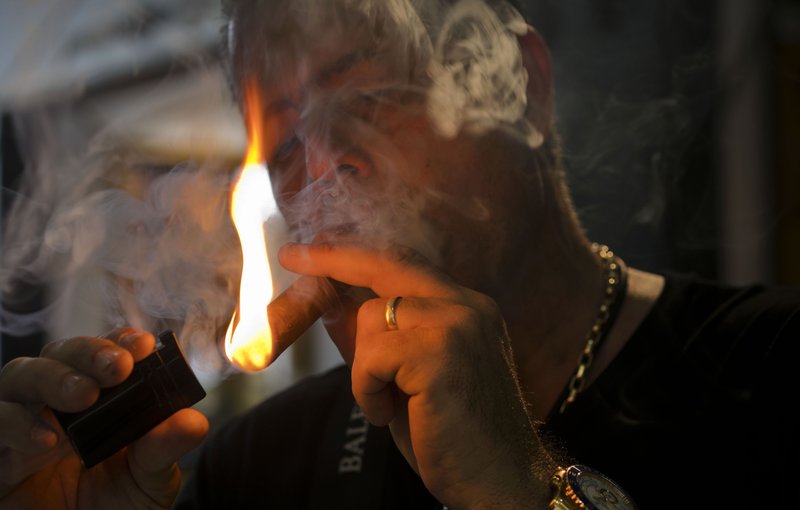 Tabacos clandestinos, el hábito que se convirtió en lujo por los altos precios de un habano de calidad en Cuba