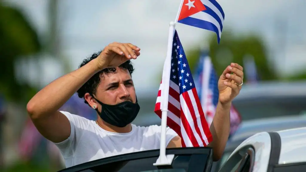 Encuesta realizada entre cubanos residentes en Florida revela que la mayoría se opone a que Estados Unidos normalice las relaciones con Cuba