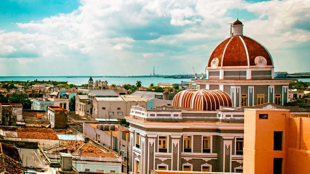 ¿Sabías que Cienfuegos en la ciudad con más cúpulas en sus edificios de toda Cuba?