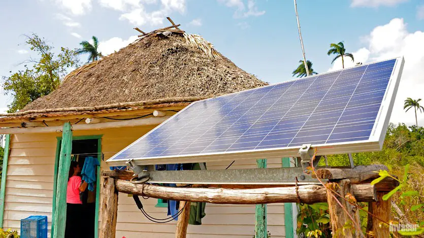 Gobierno cubano comienza con la venta de paneles solares a la población pero su precio es de casi 2.500 dólares