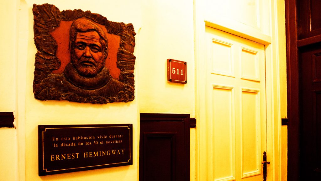 La historia de Ernest Hemingway y el misterio de su predilección por la habitación 511 del Hotel Ambos Mundos en La Habana Vieja