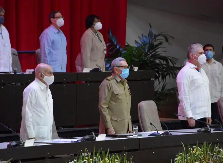 Raúl Castro dice que ha perdido toda ilusión de que EEUU levante el embargo pues reconoce que "no es algo fácil y sencillo"