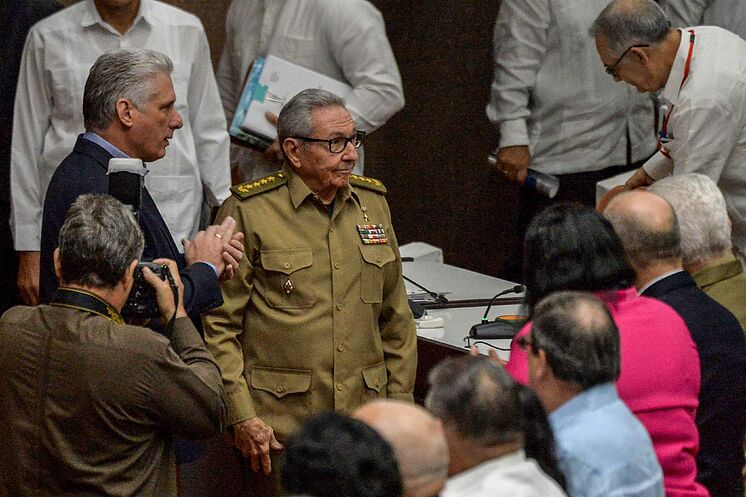Raúl Castro deja el poder, pero el comunismo se queda...
