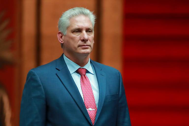 Díaz-Canel dice que la suspensión de depósitos de dólares en efectivo en Cuba es "consecuencia de la brutal persecución financiera del bloqueo"