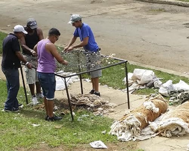 Reparadores de colchones en Cuba ¿Estafa o los que garantizan un sueño apacible?