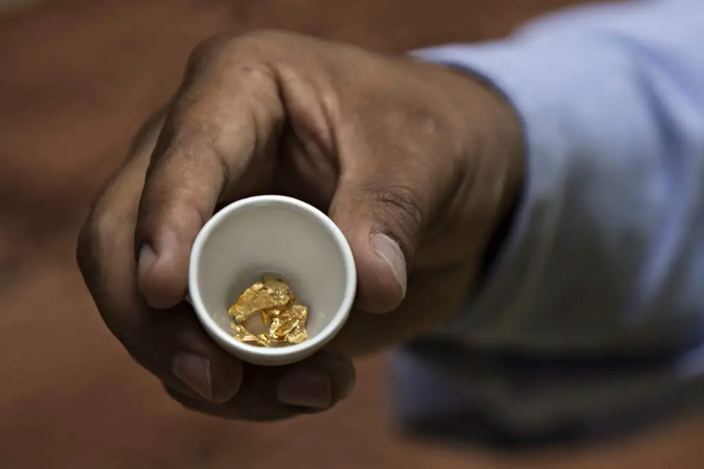 La fiebre de la minería clandestina de oro en Cuba que se ha convertido en un negocio lucrativo para cientos de personas