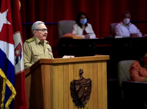 Raúl Castro se despidió del poder dejando a Cuba sumida en una profunda crisis sin precedentes desde el llamado 