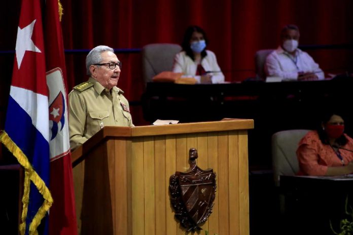 Raúl Castro se despidió del poder dejando a Cuba sumida en una profunda crisis sin precedentes desde el llamado 