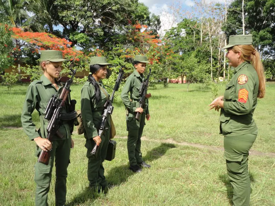Servicio Militar Obligatorio para mujeres en Cuba, la polémica propuesta que Raúl Castro podría dejar como legado tras despedirse del poder