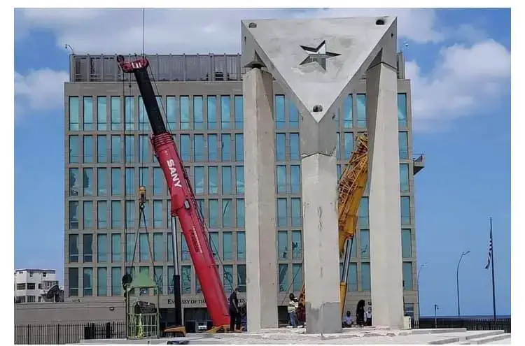 Havannas Maikundgebung findet dieses Jahr auf der Antiimperialistischen Tribüne vor der US-Botschaft statt. | Bildquelle: Cubacute © Na | Bilder sind in der Regel urheberrechtlich geschützt