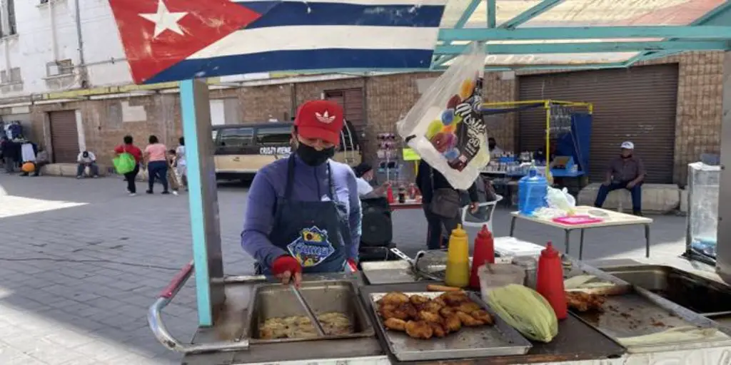 La historia de Hannys, una cubana que lucha por salir adelante en México con su puestecito de comida, pero con el constante temor de ser secuestrada