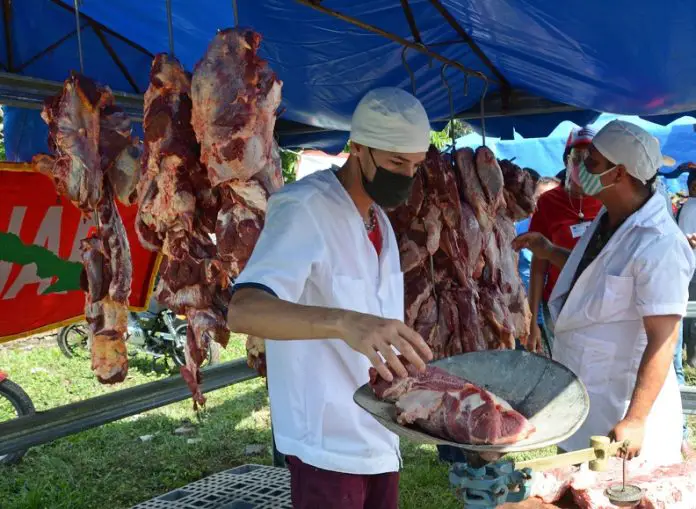 En Camagüey comienza oficialmente la venta de carne de res liberada a la población, pero no alcanzó ni para una tercera parte de los interesados