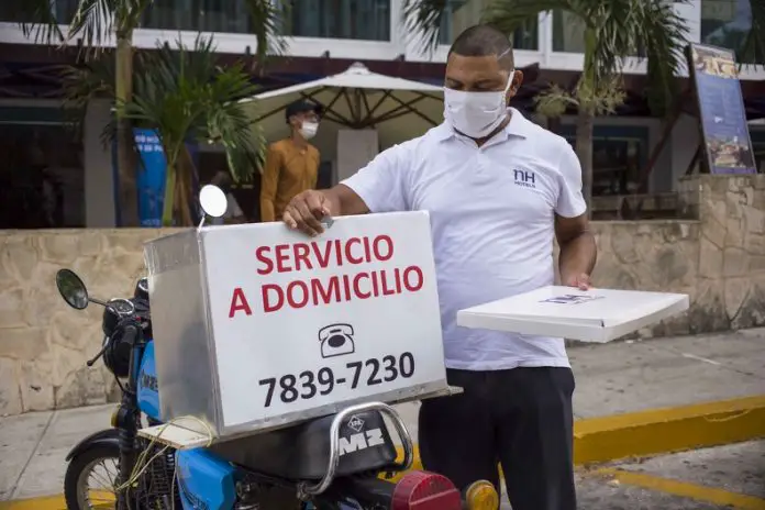 Llueven las críticas en las redes sociales a los servicios privados de comida a domicilio en La Habana: 
