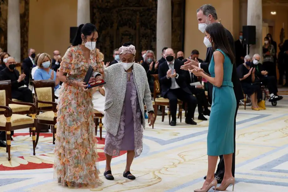 Cantante cubana Omara Portuondo recibe de manos de los Reyes de España la Medalla de Oro al Mérito en las Bellas Artes