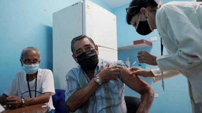 Cuba lamenta que EEUU no reconozca sus vacunas contra COVID