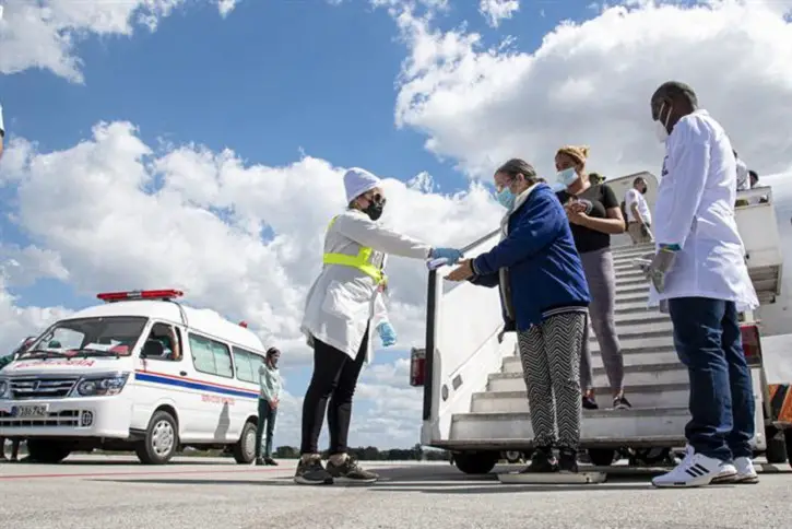 Grupo de 116 migrantes cubanos son repatriados desde México a Cuba por no poder acreditar su «estancia legal» en ese país