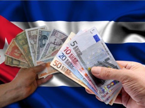 El euro rompe la barrera de los 100 pesos cubanos en el mercado negro