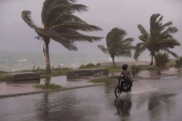 Elsa atravesó Cuba sin daños mayores, lluvias y menos fuerzas en sus vientos de lo esperado