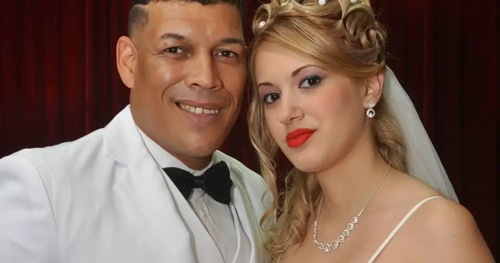 La esposa y la hermana del humorista cubano Limay Blanco dan positivo al coronavirus, mientras el permanece aislado en su casa