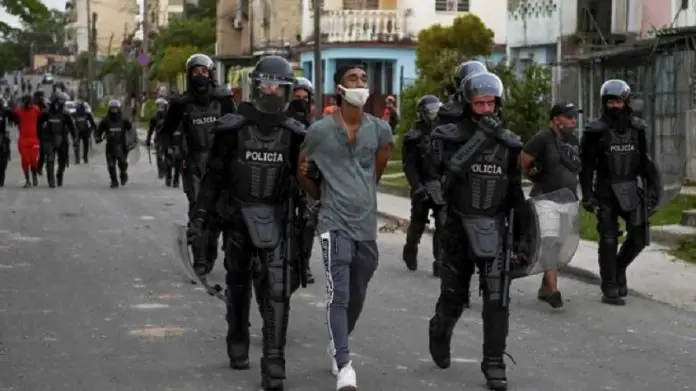 Gobierno cubano habría comprado antes de las protestas del 11 de Julio compró 350.000 euros en material antidisturbios a España