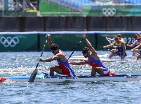 Dupla de atletas cubanos sorprende en los Juegos Olímpicos de Tokio ganando la medalla de oro en la canoa biplaza a mil metros e imponiendo récord
