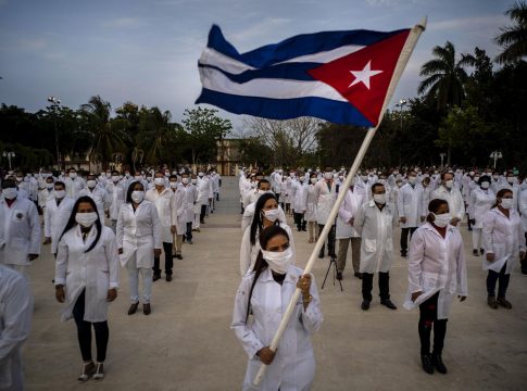 Ministerio de Salud Pública aclara que las regulaciones a médicos cubanos en viajes al extranjero se mantienen