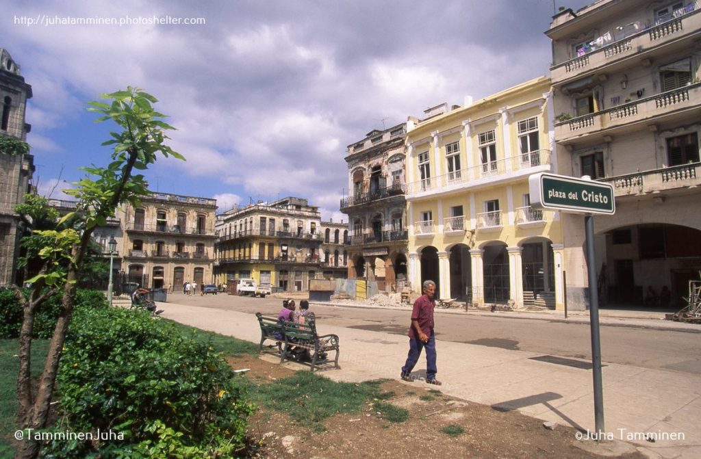Recorriendo la historia de la Plaza del Cristo, en La Habana