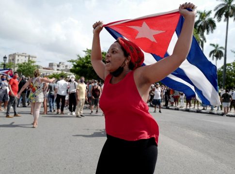 El nuevo deshielo de Biden hacia Cuba deja reacciones encontradas entre el exilio cubano en Miami