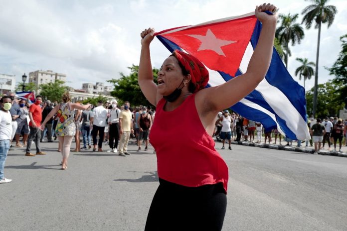 El nuevo deshielo de Biden hacia Cuba deja reacciones encontradas entre el exilio cubano en Miami