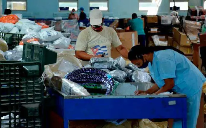 Gobierno cubano dejará que negocios privados participen del negocio de paquetería de Aerovaradero, en un intento de resolver los atrasos de gestión y entrega de paquetes recibidos desde el exterior
