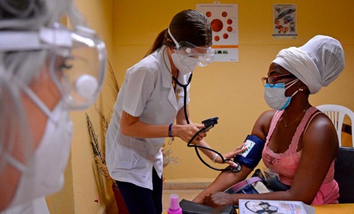 El personal sanitario en Cuba ha perdido poder adquisitivo, pese al aumento de sus sueldos